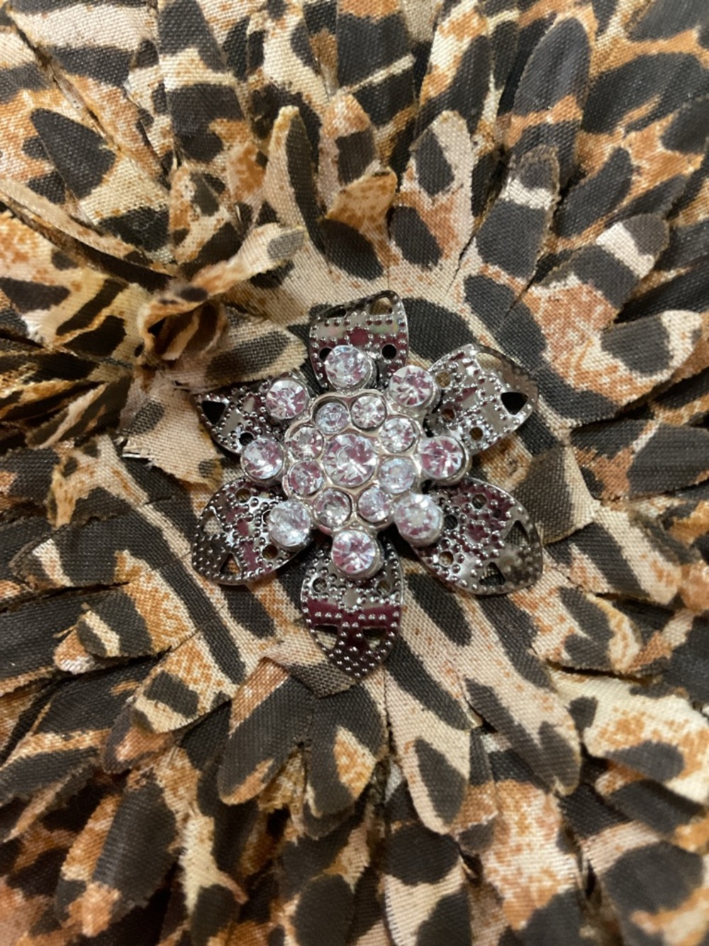 British Flat Top Wide Brim White Straw Hat Detachable Leopard Print Clip NWOT - Picture 10 of 14